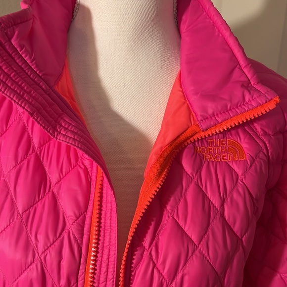 The North Face Hot Pink Quilted Jacket - Picture 10 of 16